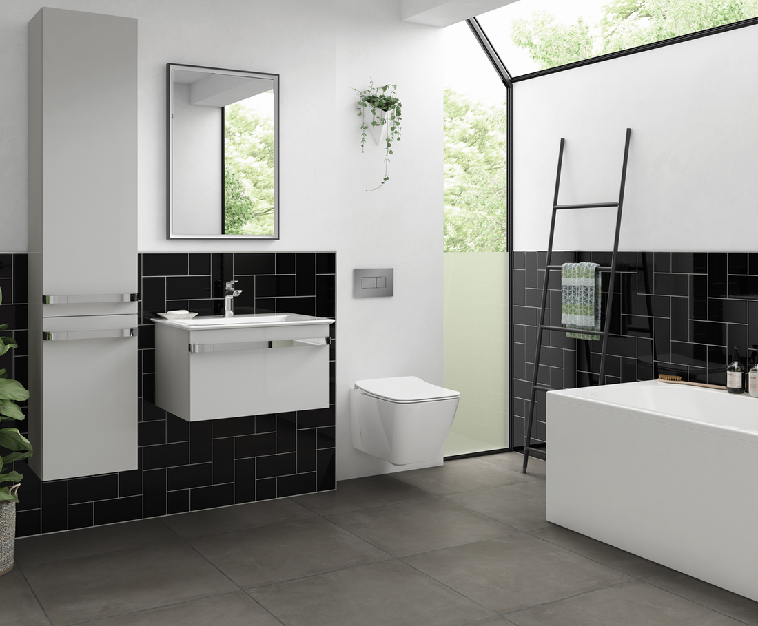 Help Your Customers Make the Most of a Big Bathroom